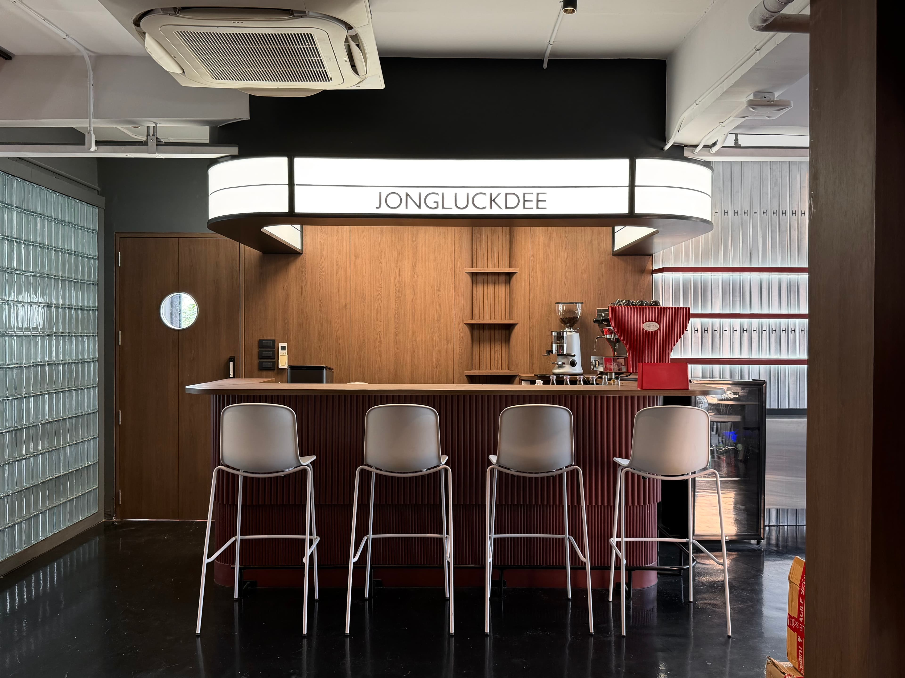 Jongluckdee Office interior design photo 2