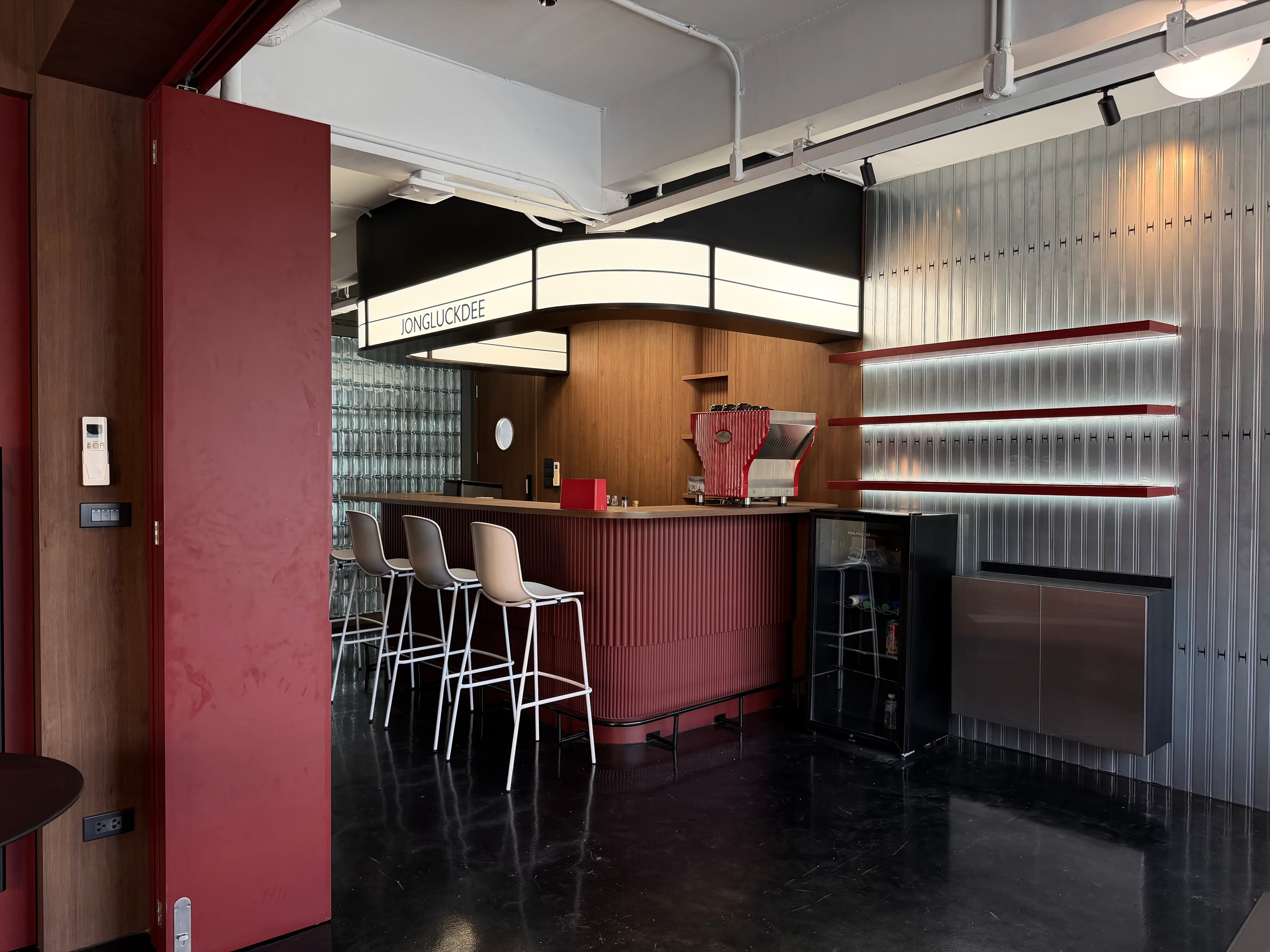 Jongluckdee Office interior design photo 13