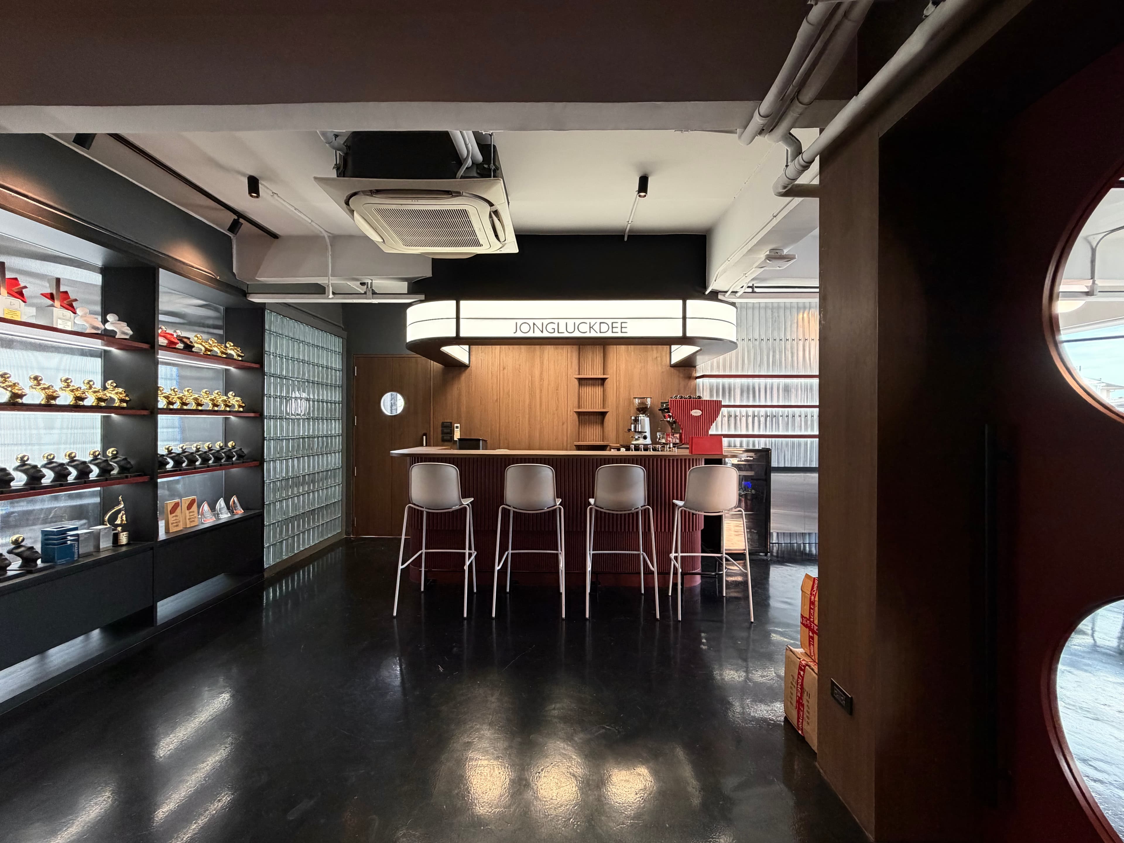 Jongluckdee Office interior design photo 3