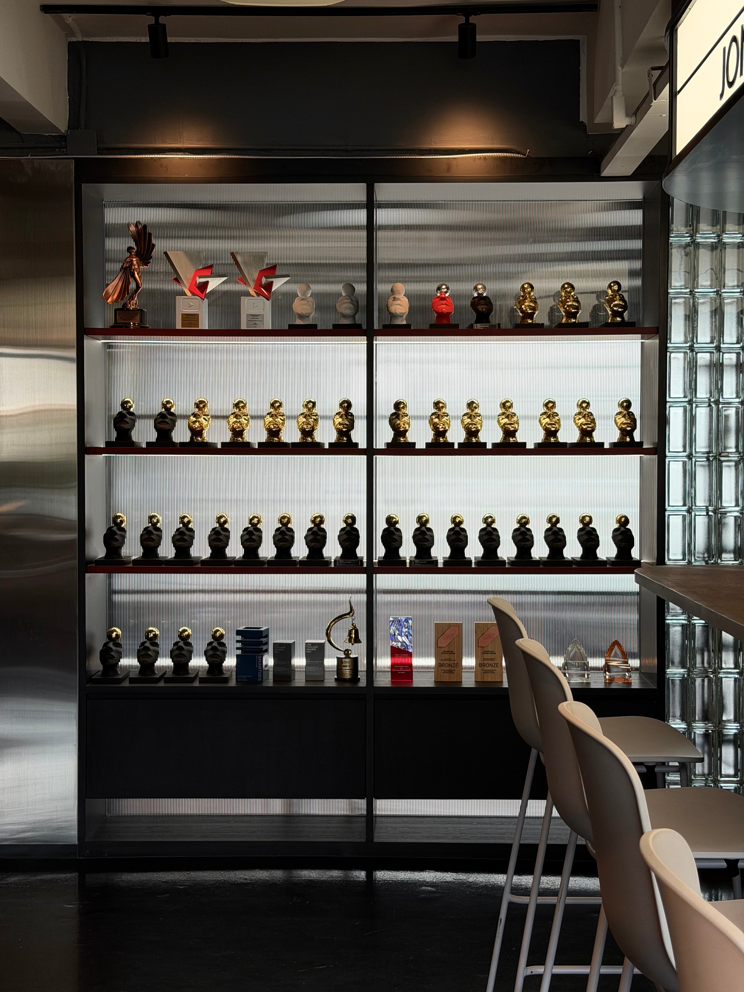 Jongluckdee Office interior design photo 4