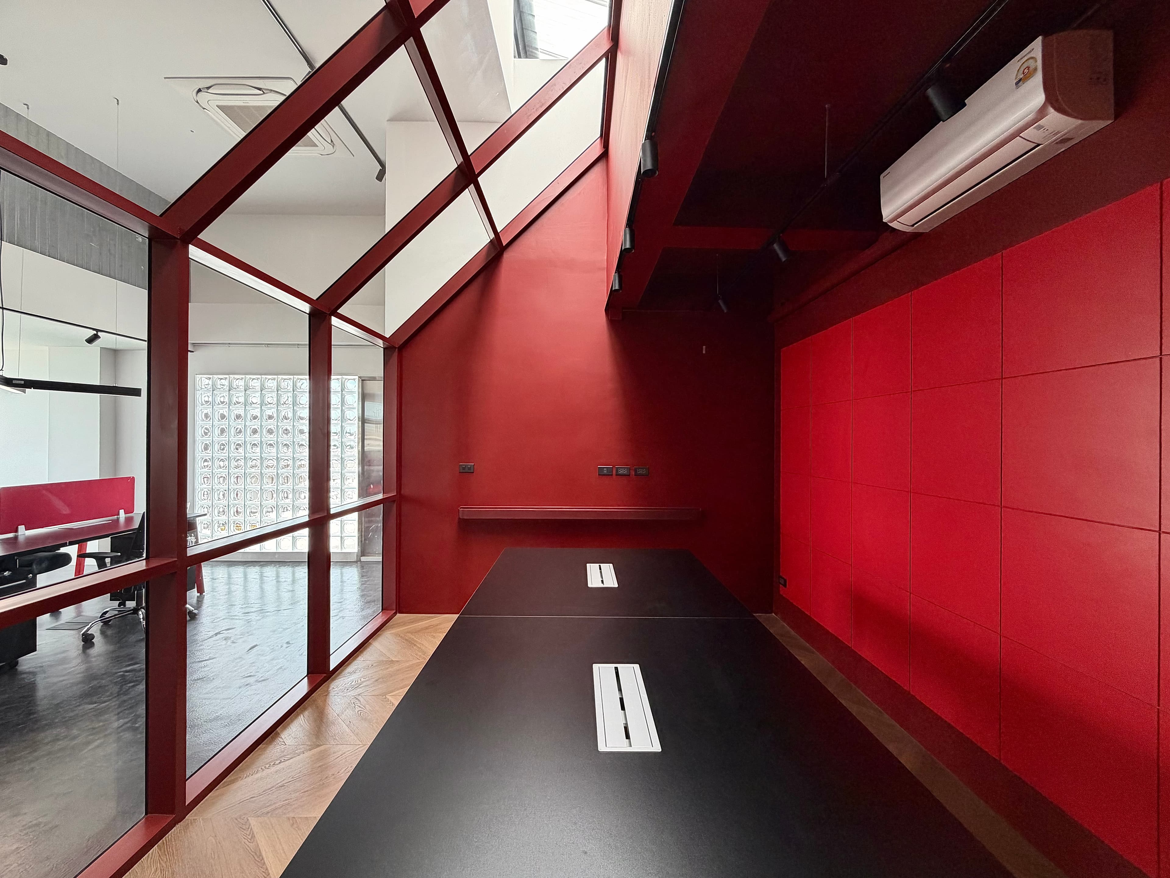 Jongluckdee Office interior design photo 8