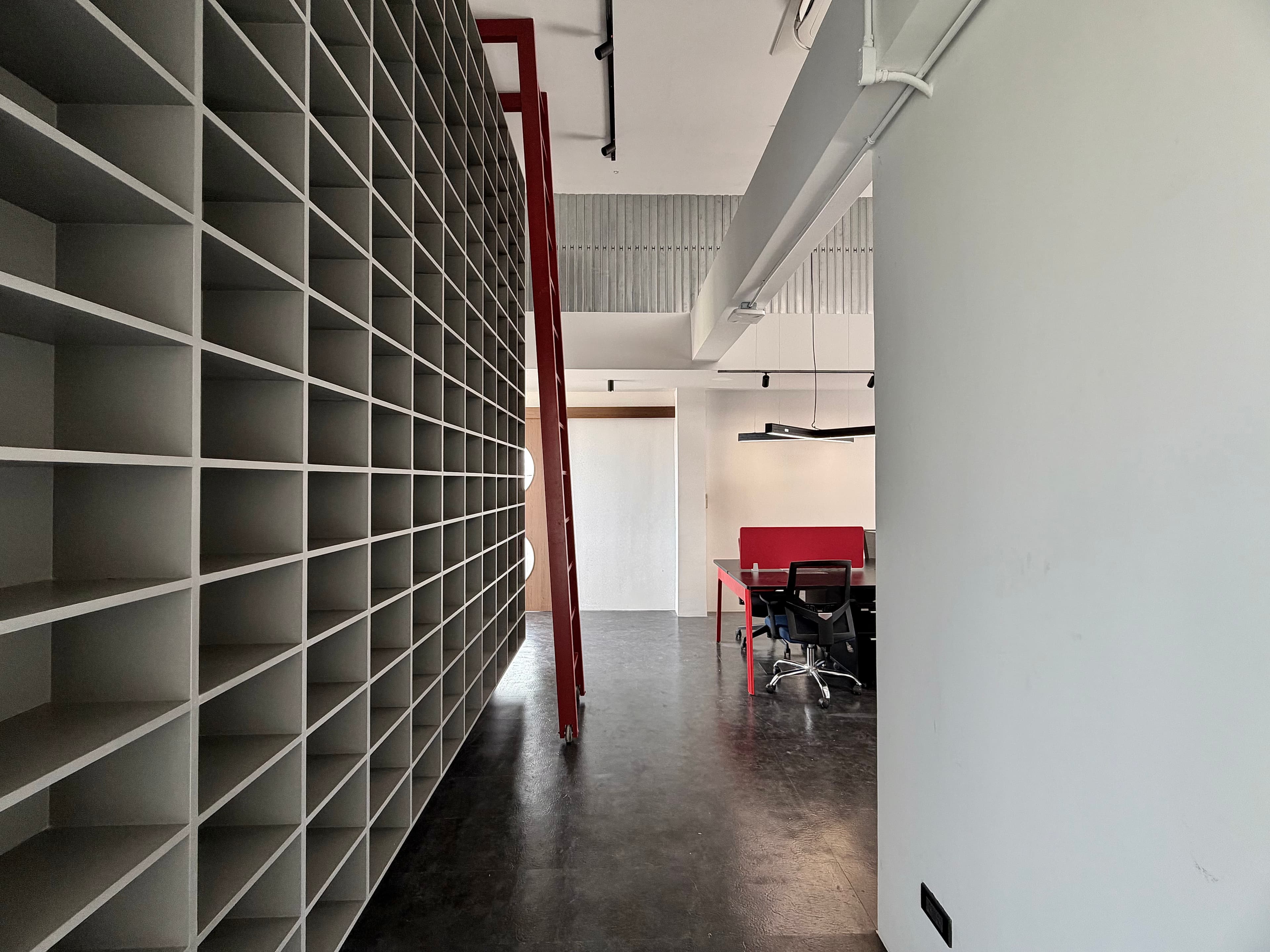 Jongluckdee Office interior design photo 10