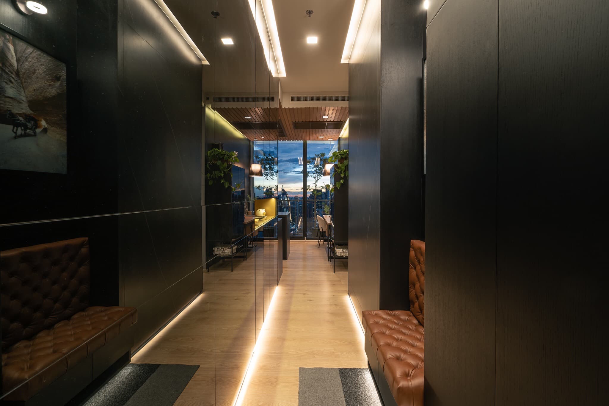 Condo Noble BE 19 interior design photo 3