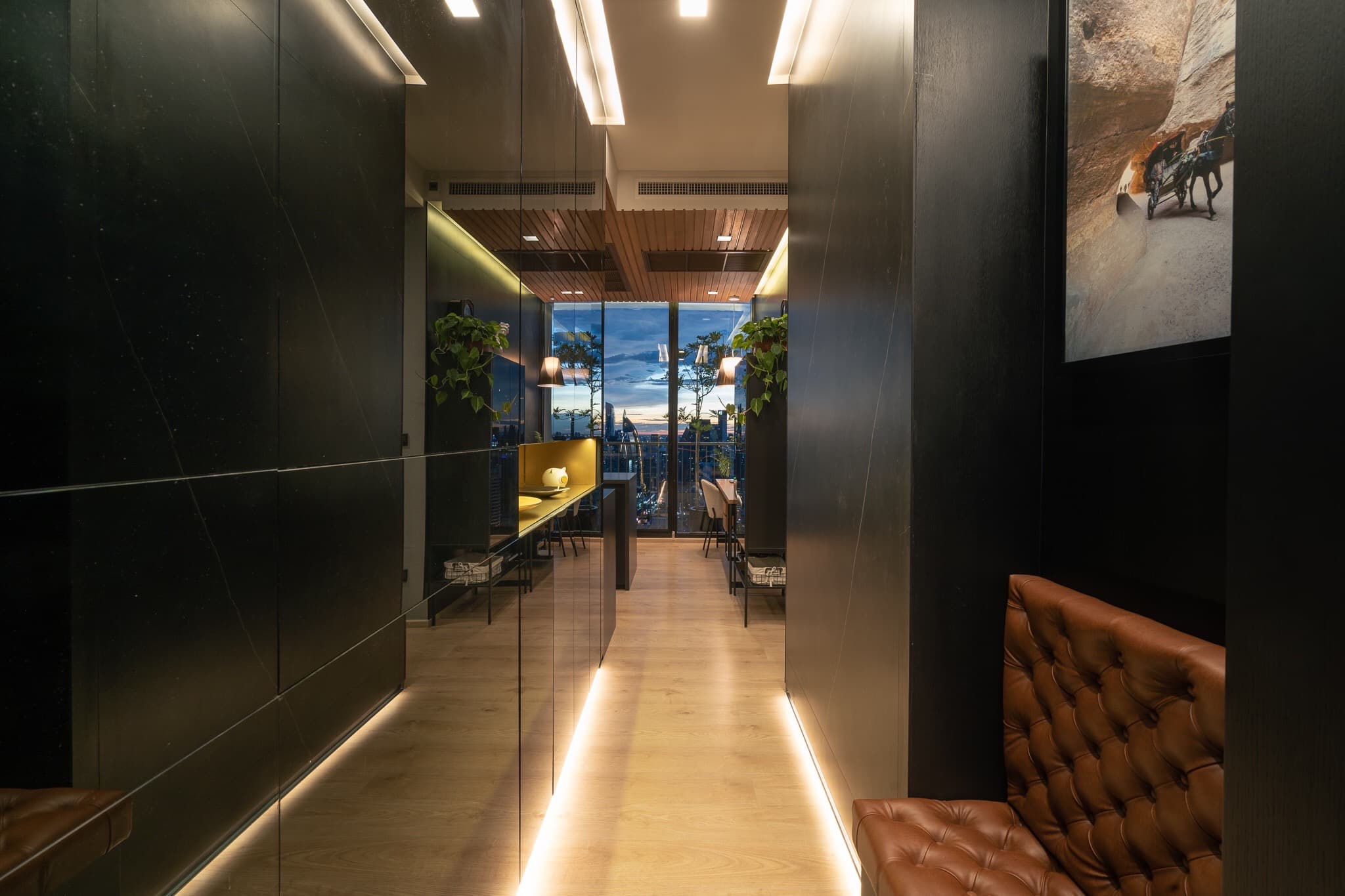 Condo Noble BE 19 interior design photo 4