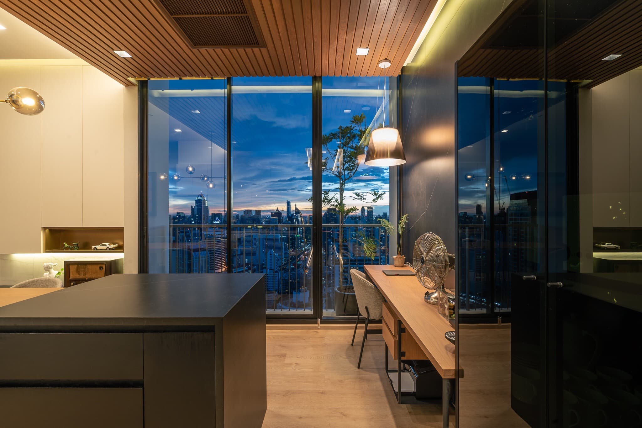 Condo Noble BE 19 interior design photo 5