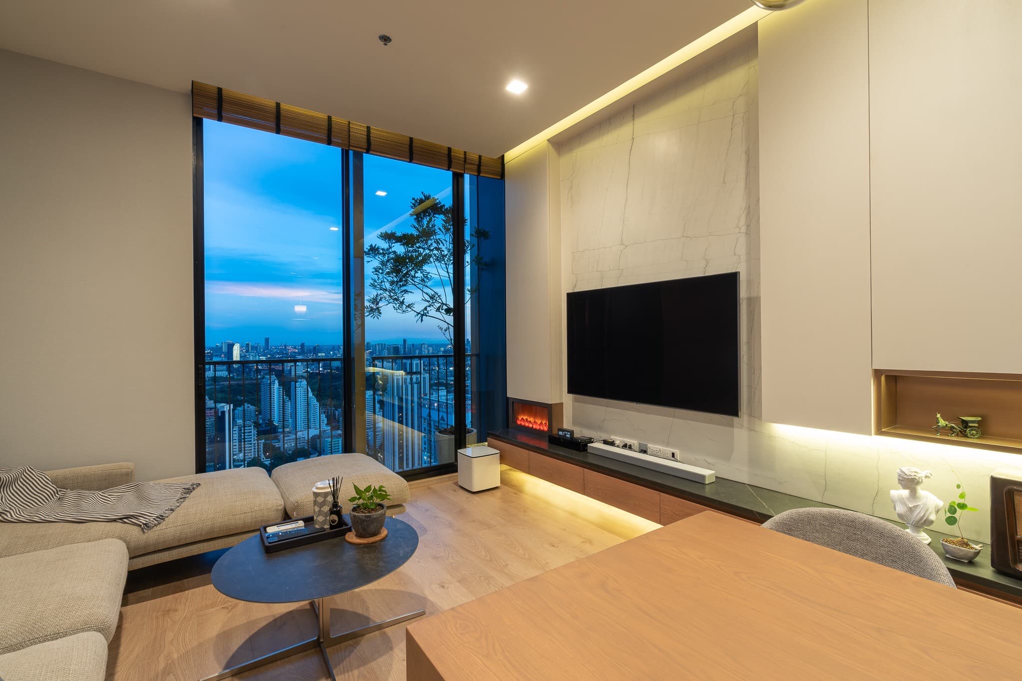 Condo Noble BE 19 interior design photo 8